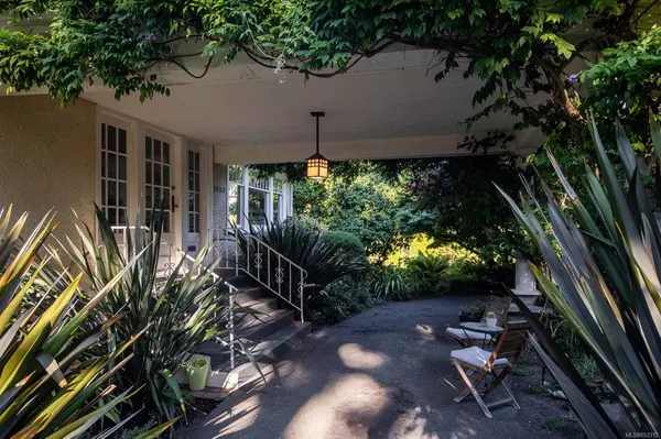 Oak Bay, BC V8S 2R2,2080 Central Ave