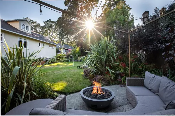 Oak Bay, BC V8S 2R2,2080 Central Ave