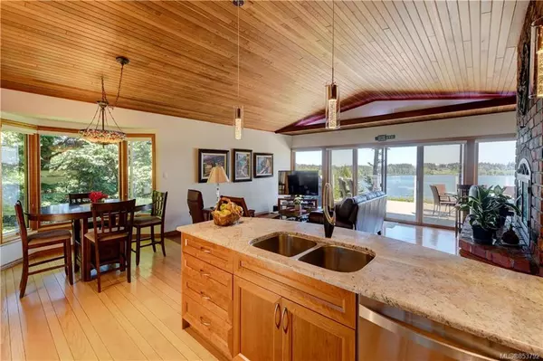 Saanich, BC V9E 2A8,5537 Forest Hill Rd