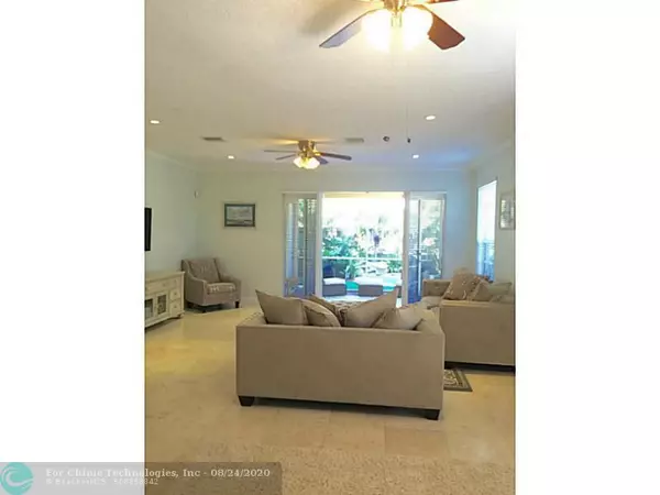 Fort Lauderdale, FL 33315,703 SW 16th Ct  #703