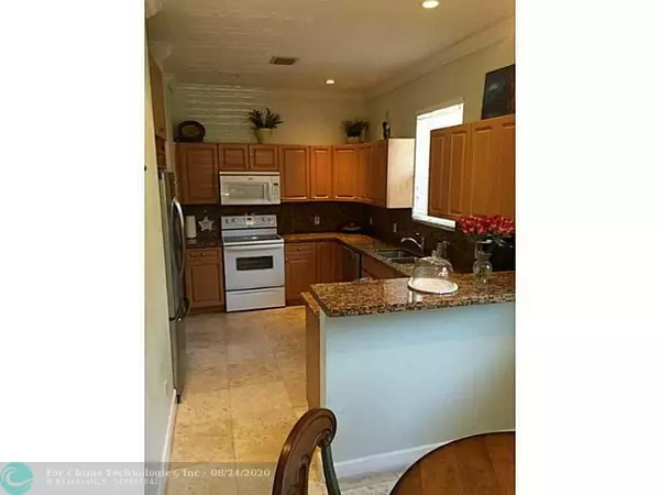 Fort Lauderdale, FL 33315,703 SW 16th Ct  #703