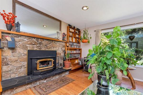 Salt Spring, BC V8K 2N7,217 Wildwood Cres