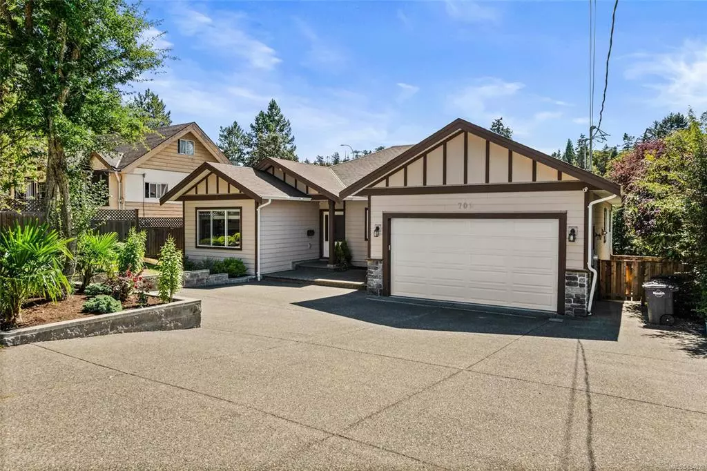 Saanich, BC V8Z 2R4,709 Violet Ave