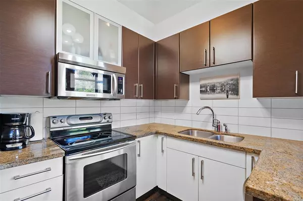 Langford, BC V9B 0H4,2745 Veterans Memorial Pkwy #324