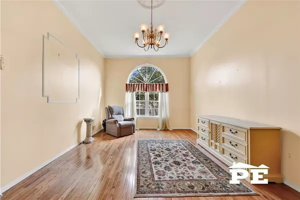 Annadale, NY 10312,12 Dorval AVE