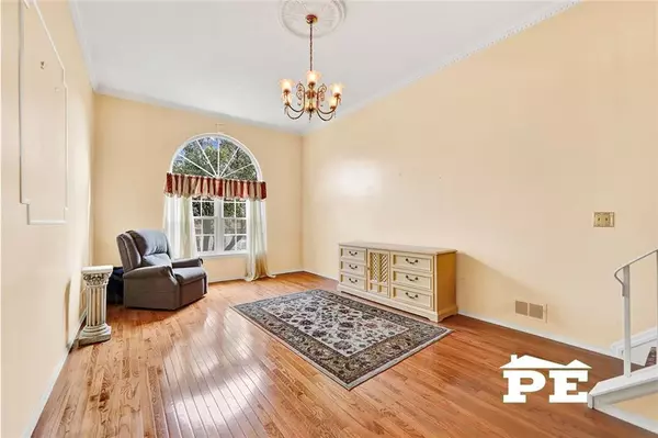 Annadale, NY 10312,12 Dorval AVE