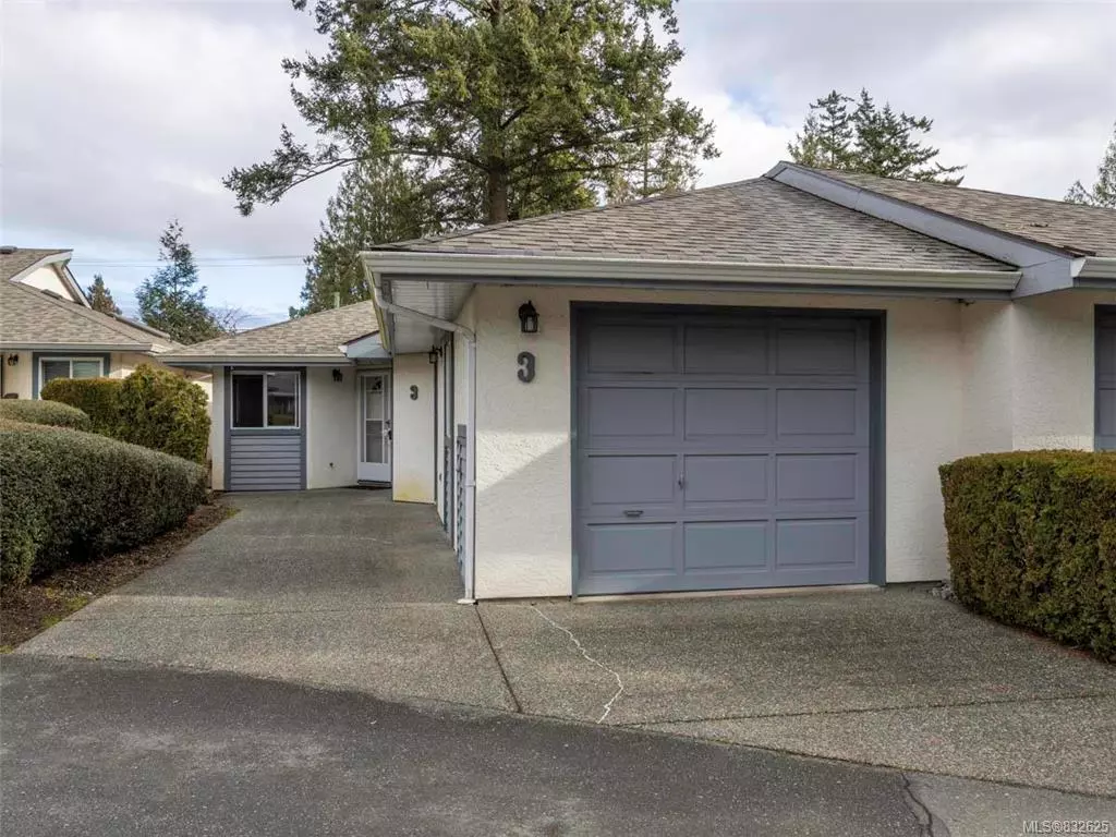 Saanich, BC V8Y 2X5,5156 Cordova Bay Rd #3