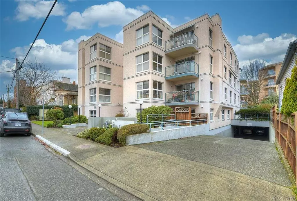 Victoria, BC V8V 1E4,525 Rithet St #401