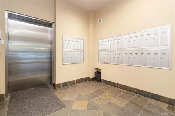 Victoria, BC V8V 2G6,225 Menzies St #302