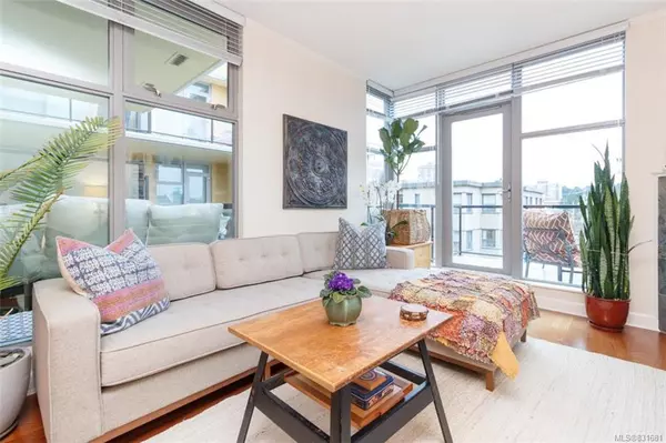 Victoria, BC V8V 2G6,225 Menzies St #302
