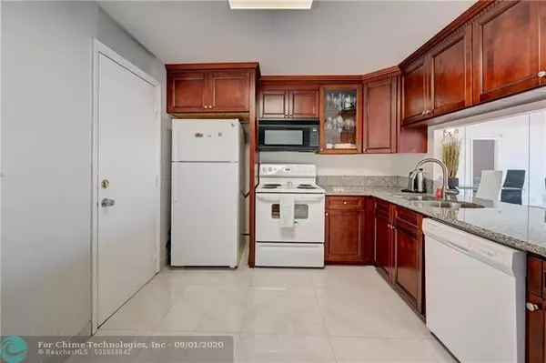 North Miami Beach, FL 33160,3545 NE 166 ST  #808