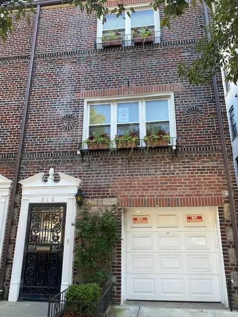 218 Bay Ridge Pkwy, Brooklyn, NY 11209