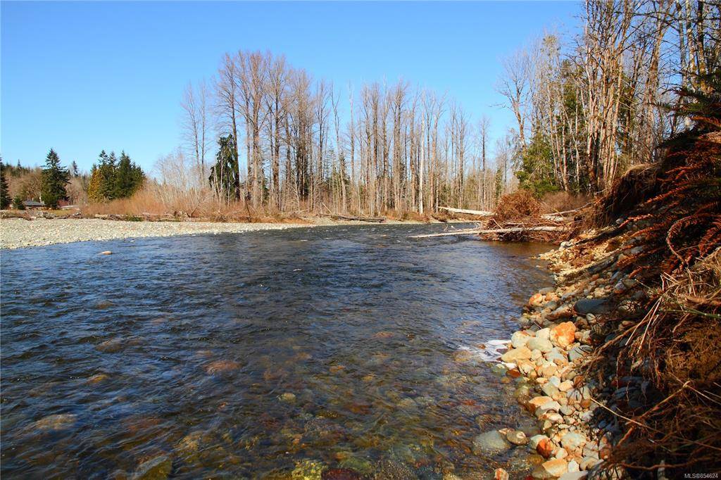 Black Creek, BC V9J 1J1,2452 Oakes Rd