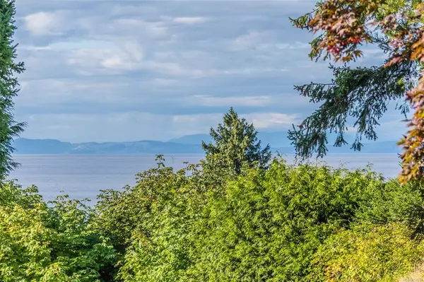 Qualicum Beach, BC V9K 1E8,447 Seacrest Pl