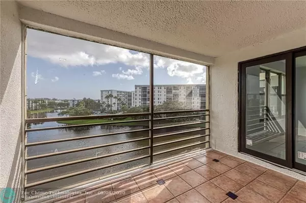 Pompano Beach, FL 33069,2309 S Cypress Bend Dr  #614C