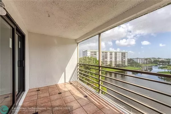 Pompano Beach, FL 33069,2309 S Cypress Bend Dr  #614C