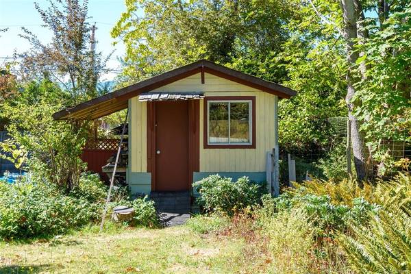 Comox, BC V9M 2W7,1732 Robb Ave