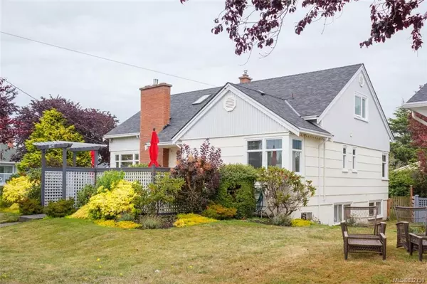 Oak Bay, BC V8R 5Z3,2677 Dunlevy St