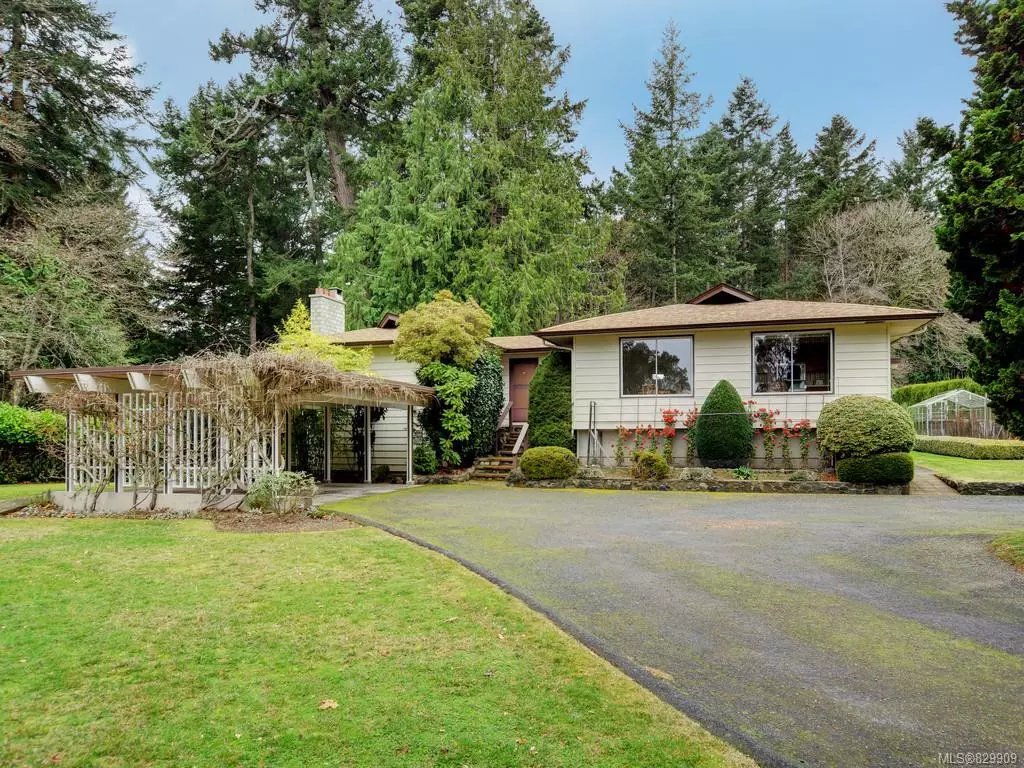 Saanich, BC V8H 3H2,813 Del Monte Lane