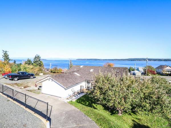 Union Bay, BC V0R 3B0,5626 1st St