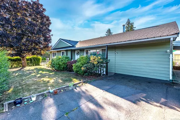 Comox, BC V9M 2C2,1833 Centennial Ave