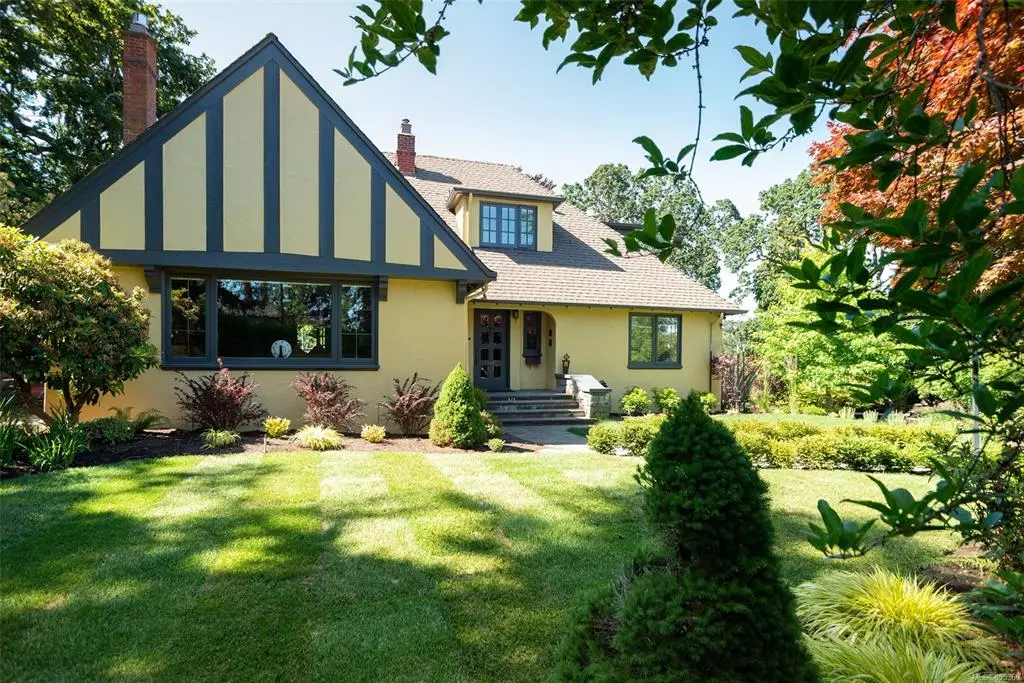 Victoria, BC V8S 1W8,1710 Rockland Ave