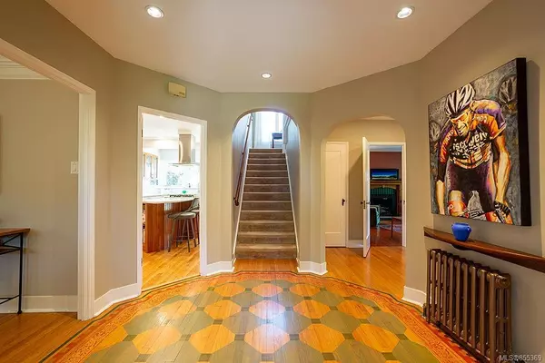 Victoria, BC V8S 1W8,1710 Rockland Ave