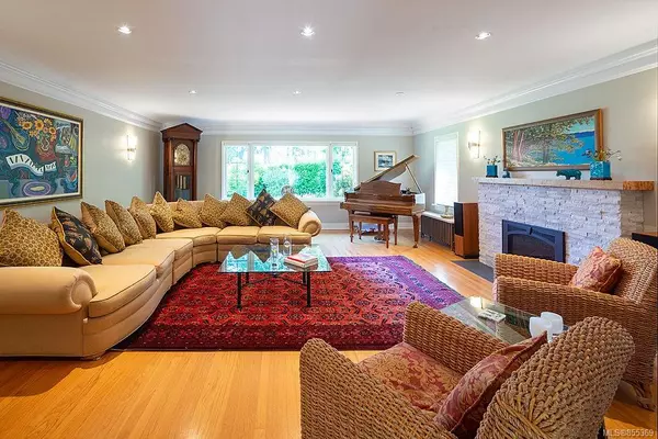 Victoria, BC V8S 1W8,1710 Rockland Ave