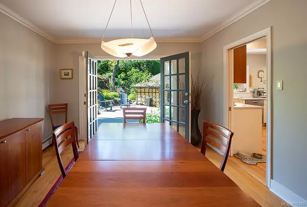 Victoria, BC V8S 1W8,1710 Rockland Ave