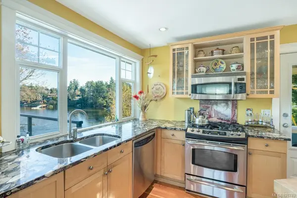 938 Westing Rd, Saanich, BC V9A 2G5