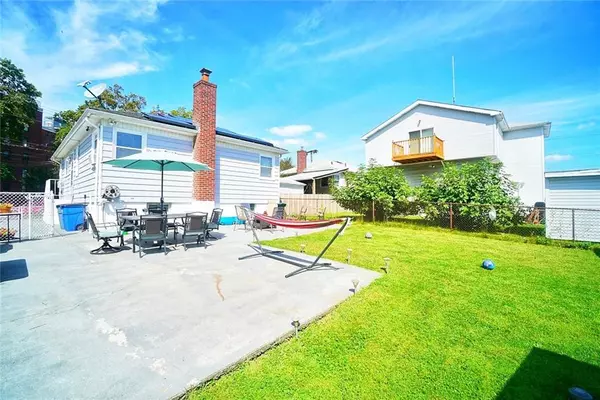 Staten  Island, NY 10305,528 McClean AVE