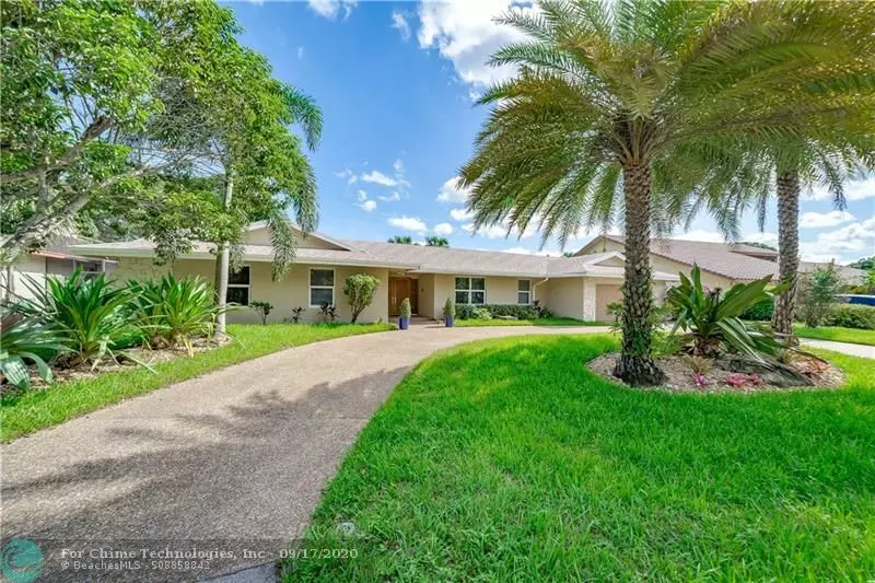 8940 S Lake Dasha Dr, Plantation, FL 33324