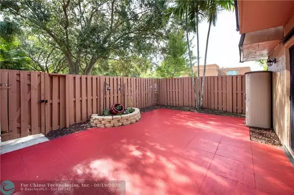 Cooper City, FL 33026,2595 Lakeview Ct