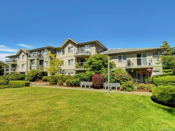 2880 Quadra St #204,  Victoria,  BC V8T 4G1