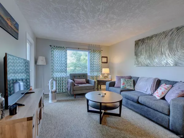 Victoria, BC V8T 4G1,2880 Quadra St #204