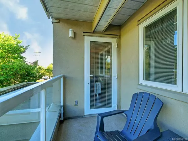 Victoria, BC V8T 4G1,2880 Quadra St #204