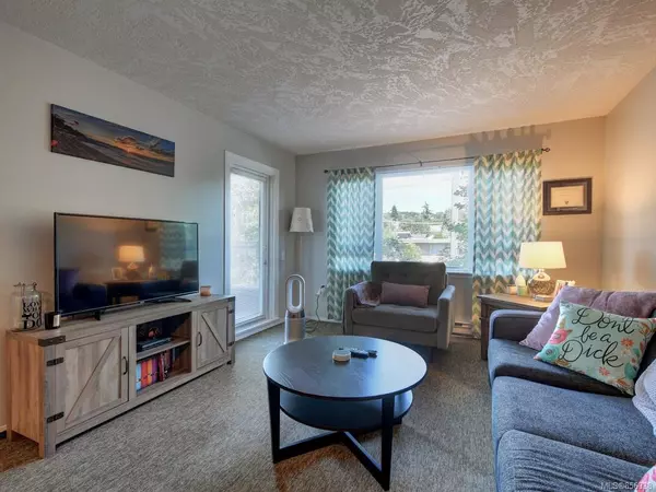 Victoria, BC V8T 4G1,2880 Quadra St #204