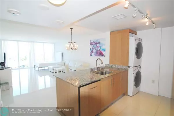 Bal Harbour, FL 33154,10275 Collins Ave  #829