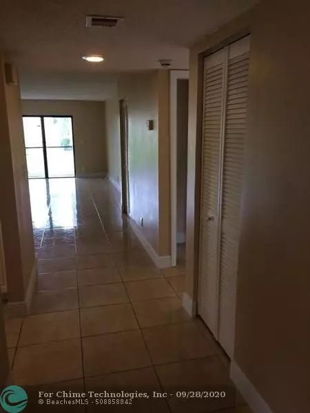 Weston, FL 33326,307 Lakeview Dr  #103