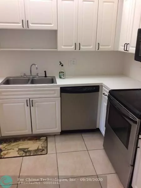 Weston, FL 33326,307 Lakeview Dr  #103