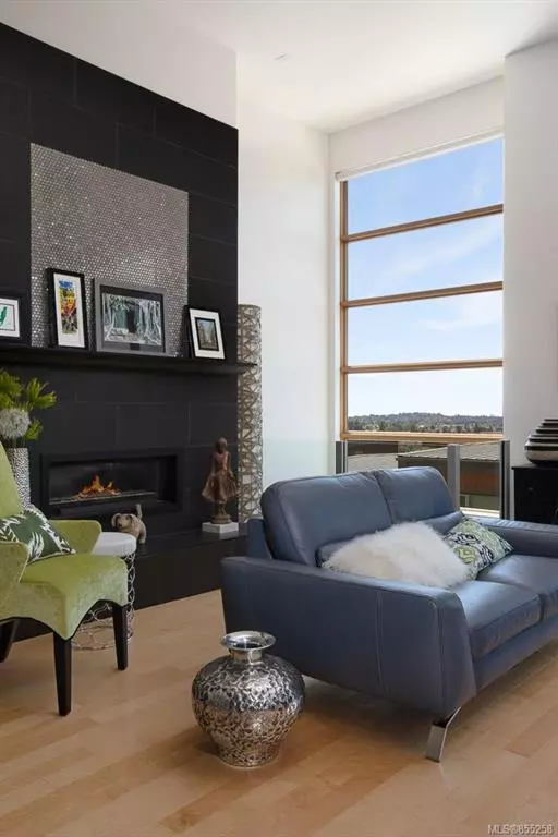 Saanich, BC V8X 0A6,4035 Rainbow Hill Lane