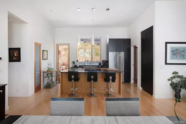 Saanich, BC V8X 0A6,4035 Rainbow Hill Lane