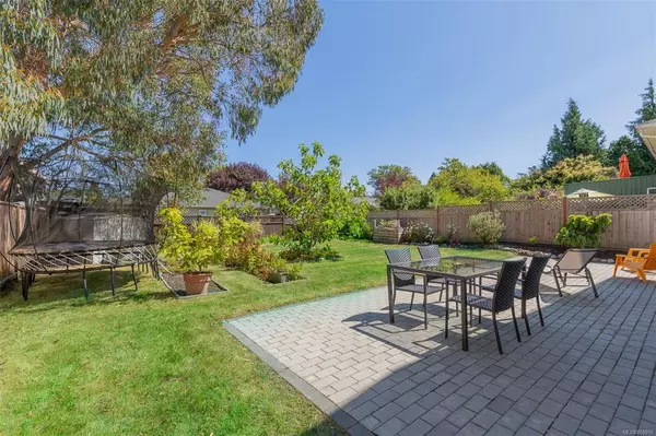 Oak Bay, BC V8S 5B1,759 Byng St