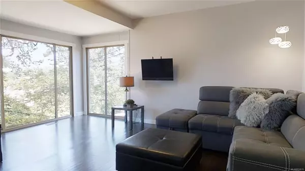 Saanich, BC V8Z 1Z2,613 Kent Rd