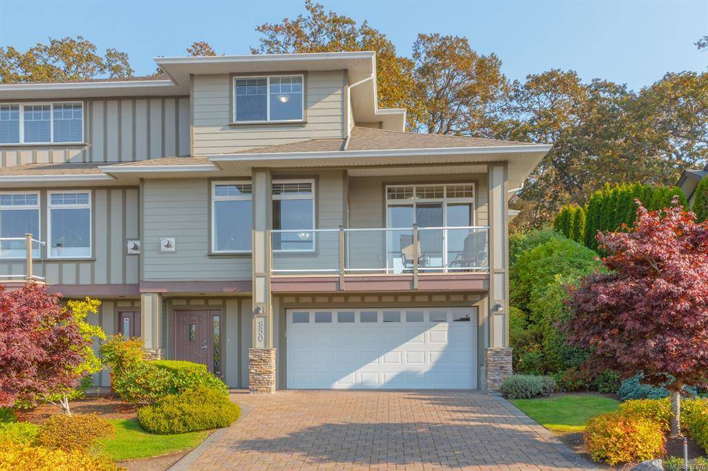 Saanich, BC V8X 5M2,850 Rainbow Cres