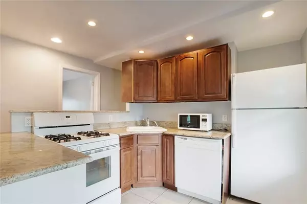 Far Rockaway, NY 11694,164 Beach 122 ST #3B