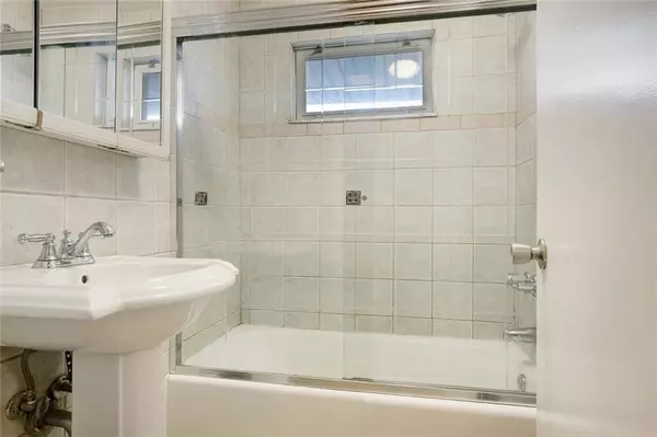 Far Rockaway, NY 11694,164 Beach 122 ST #3B