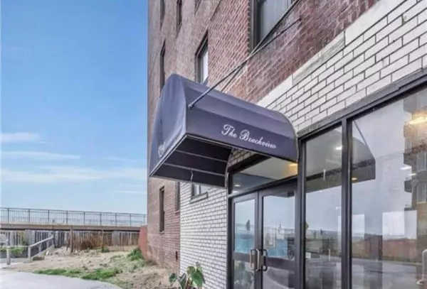 Rockaway Park, NY 11694,129 Beach 118 ST #6G