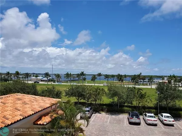 Fort Pierce, FL 34949,37 Harbour Isle Dr  #302