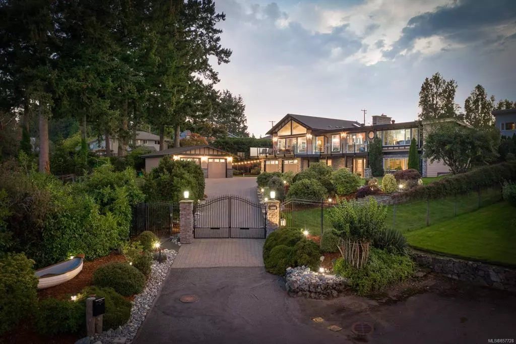 Saanich, BC V8Y 2A3,5006 Hilarie Pl